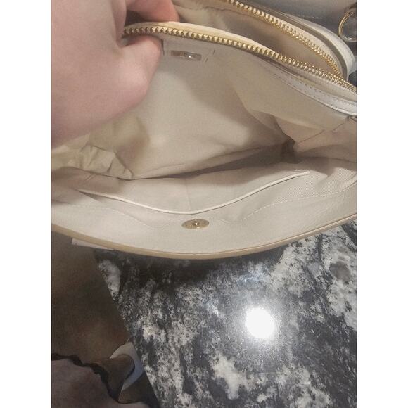 Coach Swagger - Picture 15 of 16